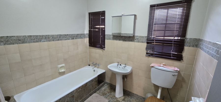 4 Bedroom Property for Sale in Geelhoutpark North West